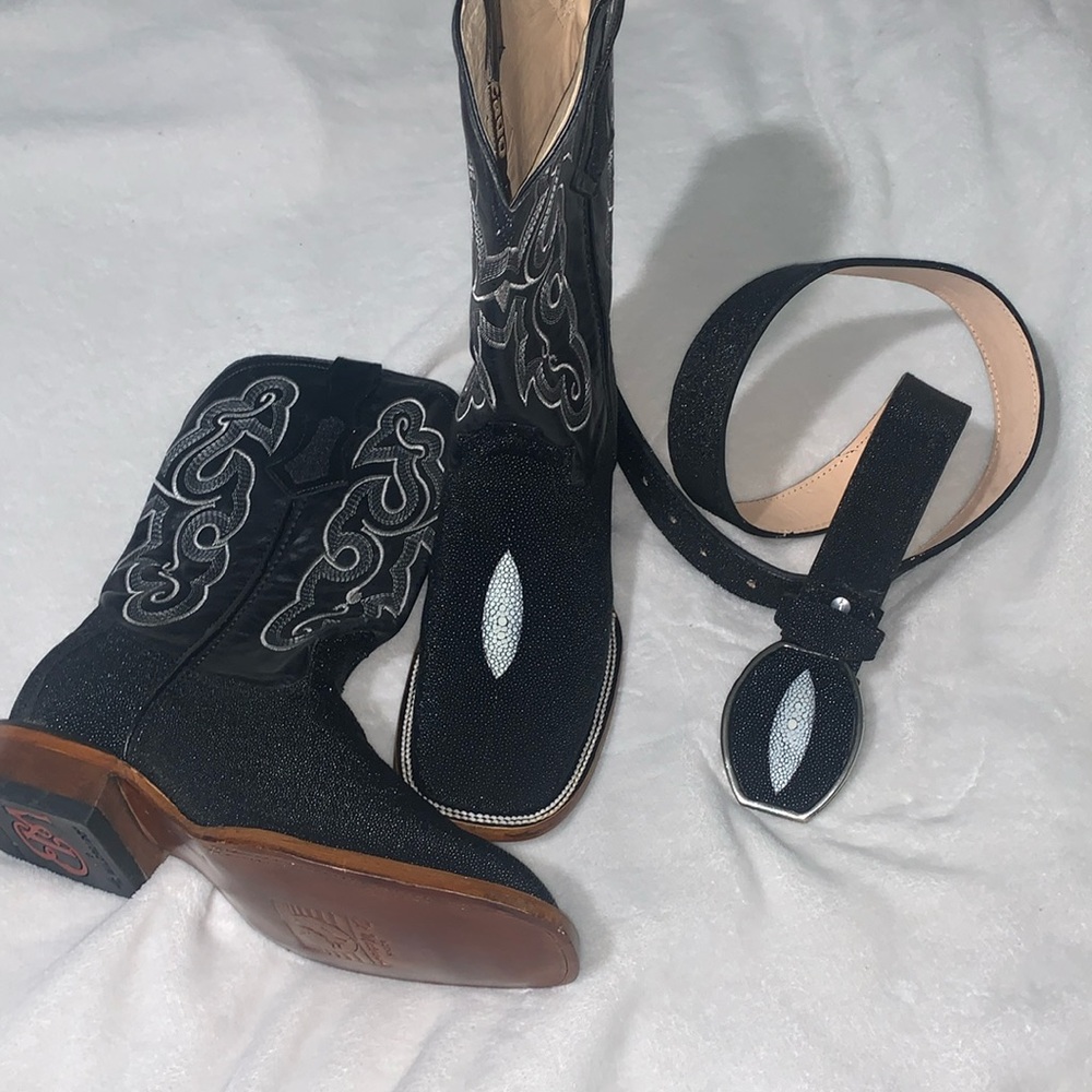 Boots - Picture 3 of 4